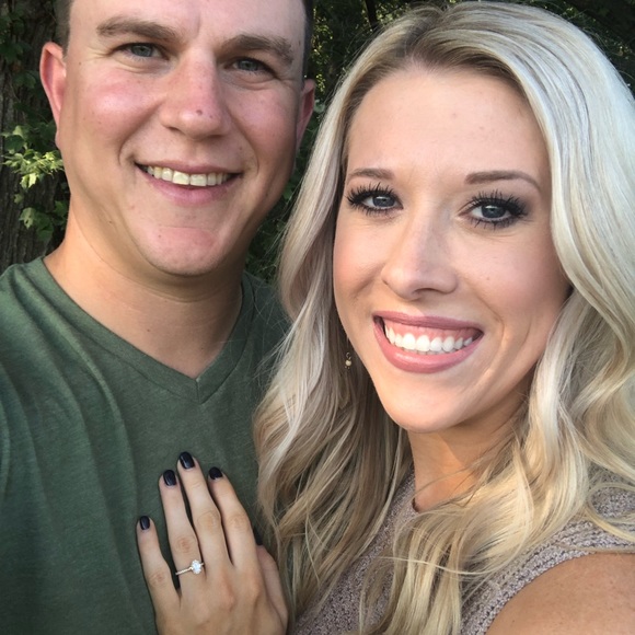 Meet your Posher, Jenn - Picture 1 of 1